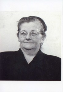 Corrie van Dijk sr, moeder oprichter Winckel 213